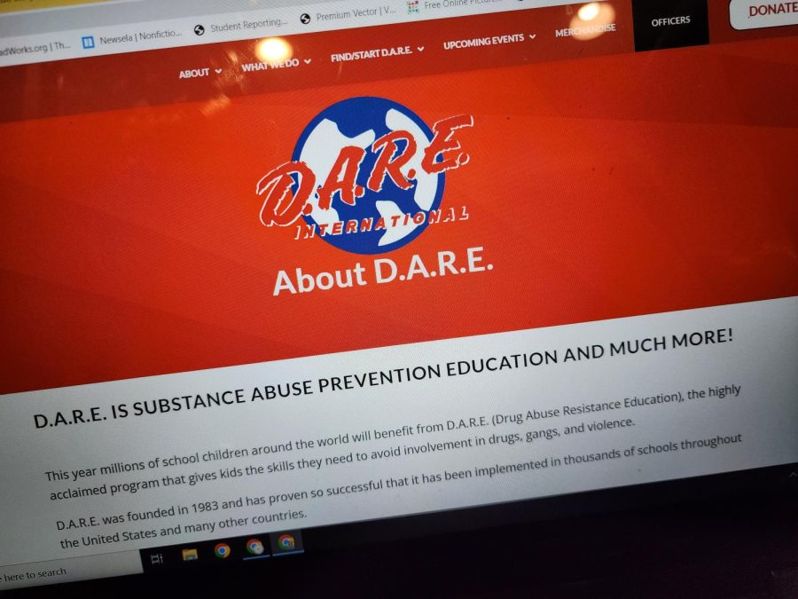The+website+for+D.A.R.E.+explains+its+lessons%3A+General+life+skills+education+to+support+good+decision+making+for+a+safe+and+healthy+life.