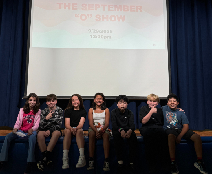 After each "O" Show, presenters from sixth grade and performers from all grades pose together on stage.